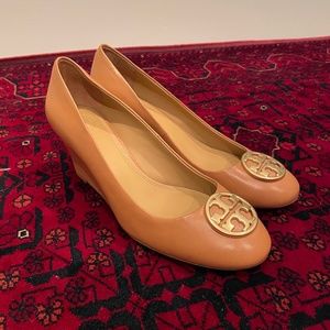 Tory Burch Chelsea Wedge, size 7.5
